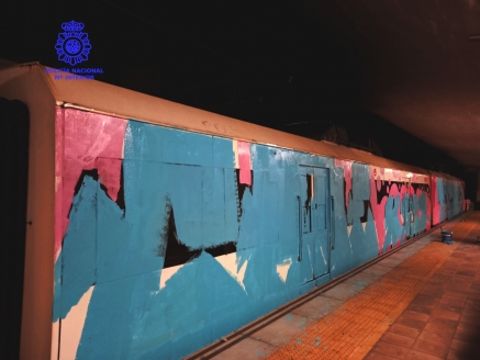 Detenidos dos jóvenes por hacer grafitis en vagones de tren