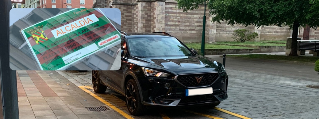 Polémica en Torrelavega: el alcalde se hace un permiso para poder aparcar su coche en cualquier lugar de la ciudad