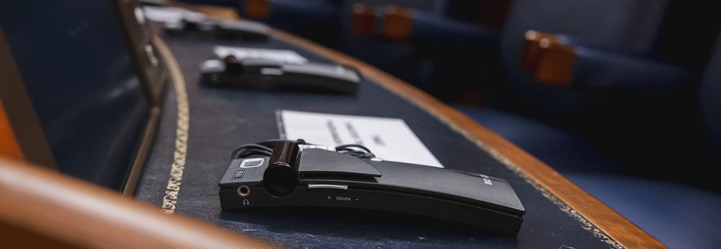 VOX se querella contra Armengol por prevaricación tras permitir el uso de traducción simultánea antes de su aprobación en el Congreso