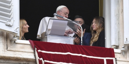 El Papa Francisco llama a un alto al fuego en gaza y aboga por la protección de los niños en medio del conflicto