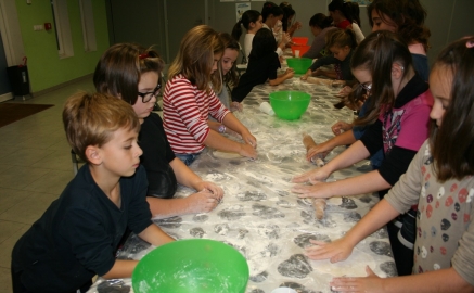 Argoños convoca el concurso de tarjetas navideñas y organiza un curso de cocina