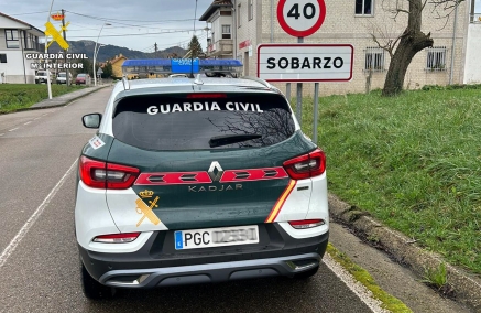 Detenida la presunta autora de rociar con un producto corrosivo a tres vehículos en Sobarzo 