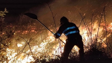 Solo quedan tres incendios sin control en Cantabria
