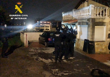 La Guardia Civil neutraliza una plantación “indoor” de marihuana en Torrelavega
