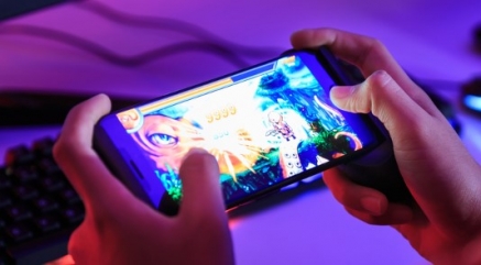 El auge de los deportes electrónicos para móviles: Cómo los juegos para teléfonos inteligentes están cambiando el panorama competitivo