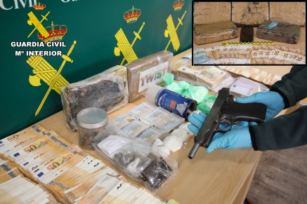Desarticulada una red que traficaba cocaína en dobles fondos de turismos entre Madrid y Cantabria dirigida por un preso de El Dueso
