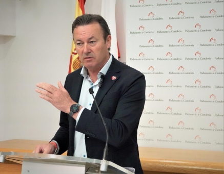 Guillermo Blanco se presenta como candidato para suceder a Revilla al frente del PRC