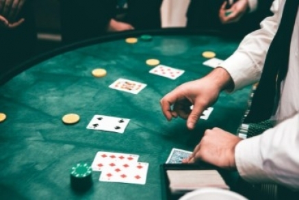 El Fascinante Mundo del Póker: Donde la Ciencia y la Estrategia se Unen